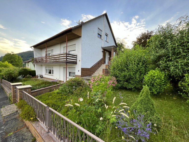 Sch�nes,gepfleges Haus Gelnhausen-Haitz - Main-Kinzig-Kreis Einfamilienhaus AS-Immobilien.com++Gro�z�giges 1-2 Familienhaus mit Garage, Garten und Ausbaureserve+++