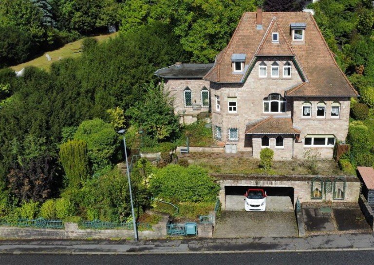 Stilvolle Villa in Bad Orb Bad Orb - Main-Kinzig-Kreis Villa AS-Immobilien +++Stilvolle Villa mit B�rofl�che - Ein architektonisches Unikat in Bad Orb+++
