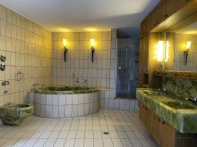 sehr gro�es Bad mit Fenster AS-Immobilien.com+++ gro�z�gige 3 Zimmerwohnung mit Lift in der Innenstadt+++