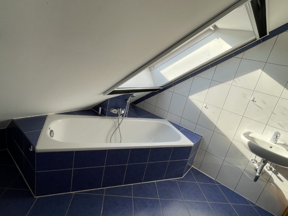 gro�es Bad mit Wanne... Etagenwohnung Jossgrund