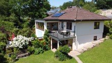 Hausansicht AS-Immobilien.com +++ 1 Familien-Traumhaus mit eigenem Pool im wundersch�nen Garten +++