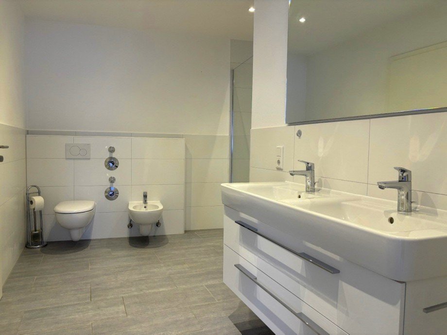 Bad mit Bidet und Toilette Etagenwohnung Bad Orb