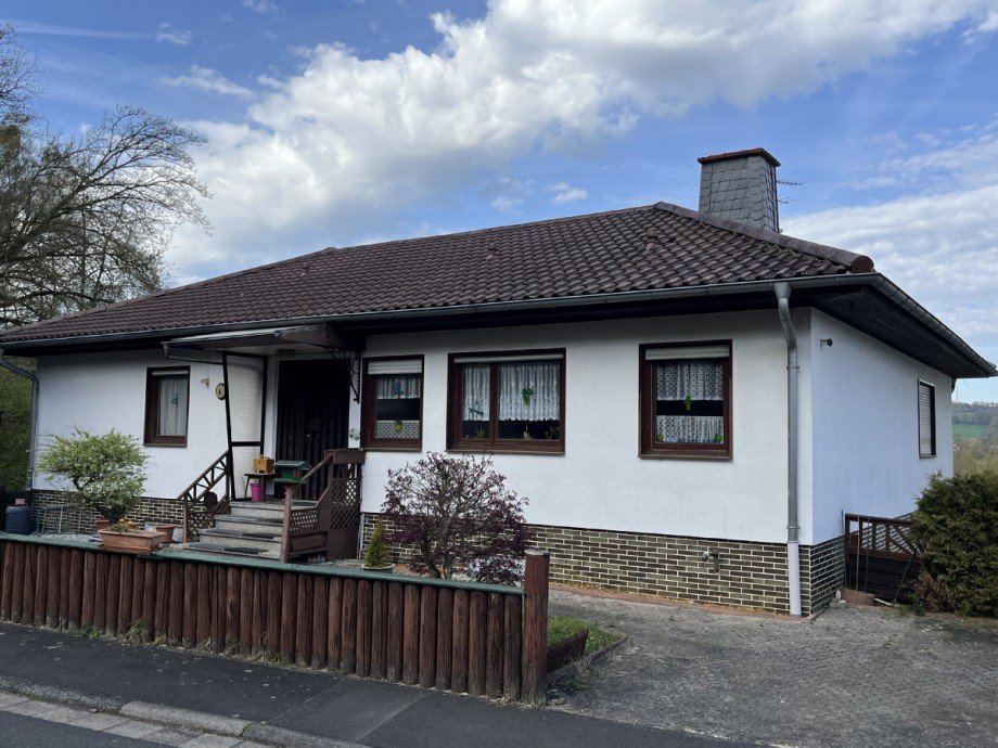 Hausansicht-Anliegerstra�e Einfamilienhaus W�chtersbach-Aufenau