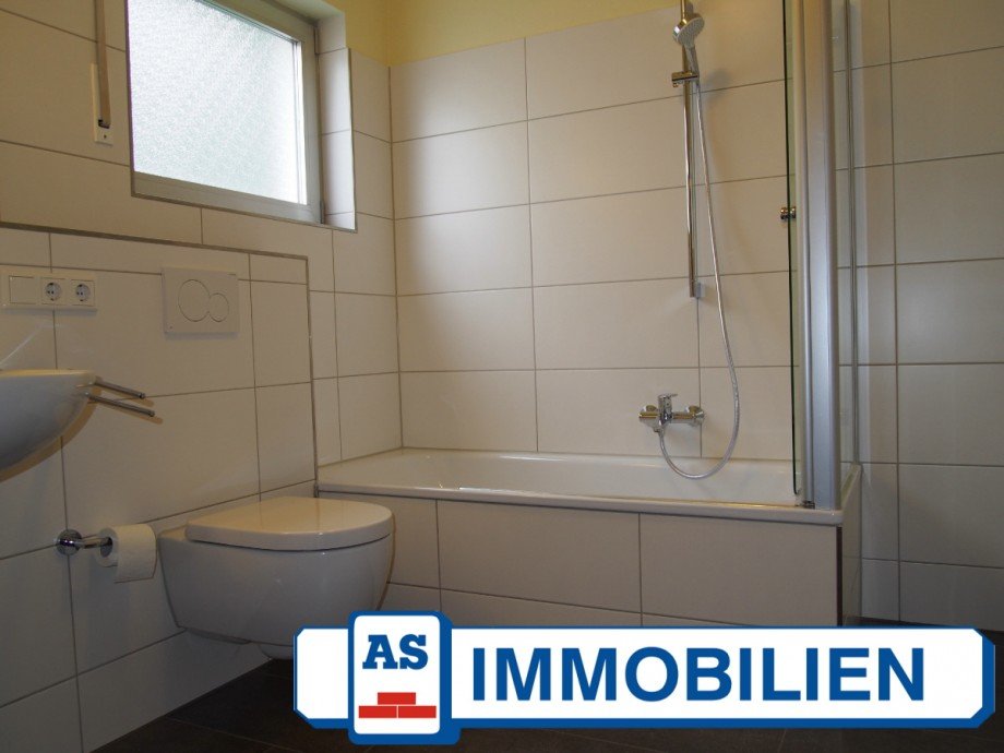 Tageslichtbad mit Wanne Etagenwohnung Bad Orb