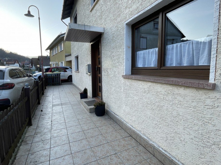 Hauseingang Etagenwohnung Biebergem�nd-Bieber