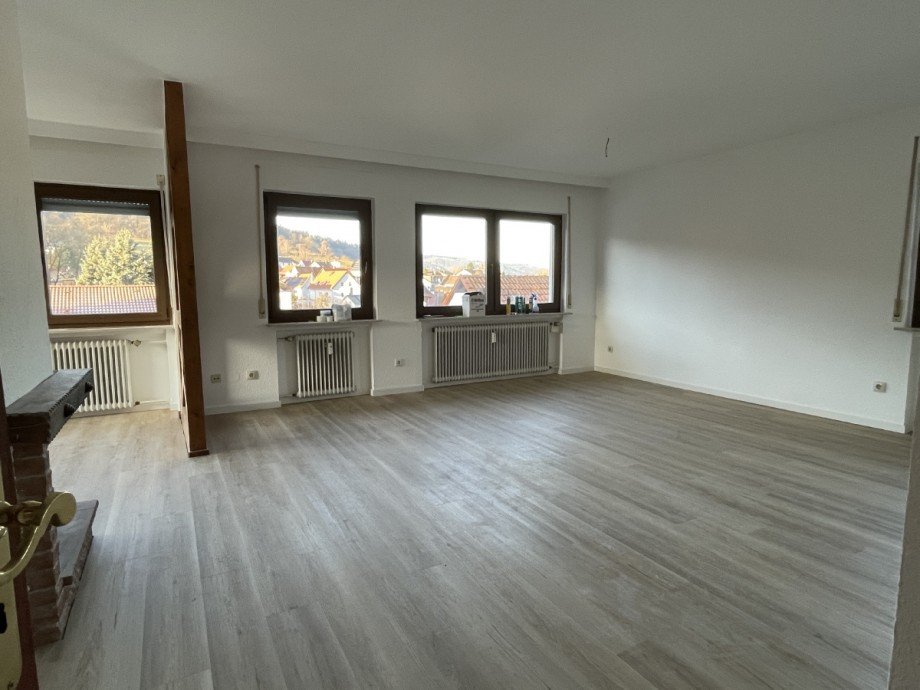 sehr gro�es Wohnzimmer Etagenwohnung Biebergem�nd-Bieber