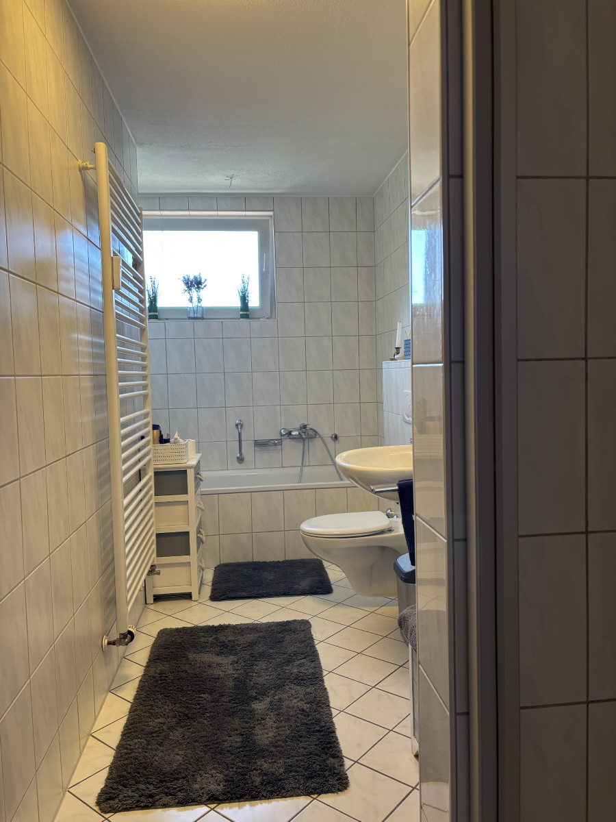 Bad mit Wanne und Dusche Etagenwohnung Bad Orb