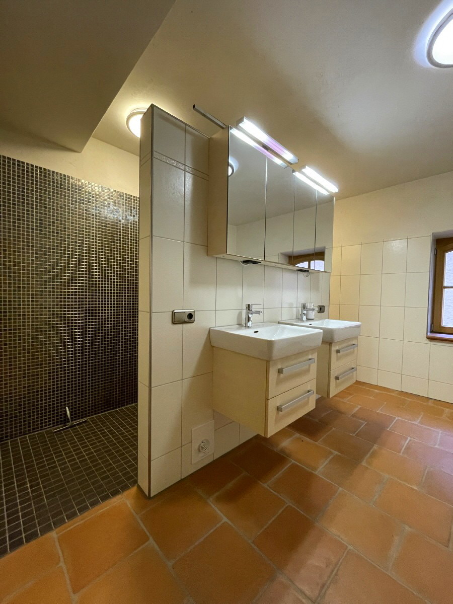 Bad mit Dusche und Wanne Reihenhaus Bad Orb