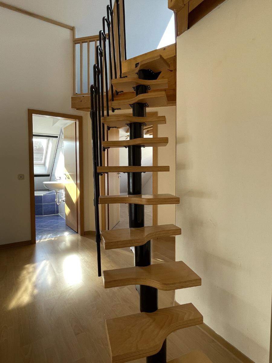 Aufgang zur Galerie/Bad Etagenwohnung Jossgrund
