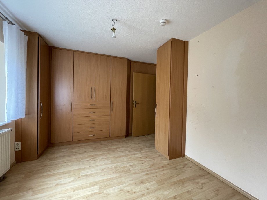 Schlafzimmer Wohnen/Einbauschr�nke Etagenwohnung Bad Orb