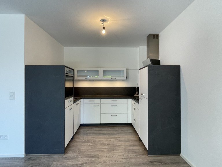 K�chenzeile vom Vormieter (VB) W�chtersbach - Main-Kinzig-Kreis Etagenwohnung AS-Immobilien.com +++ W�chtersbach: 2 Zimmer mit Lift in sch�ner Aussichtlage+++